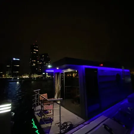 Apartment Houseboat Porta Mare - *