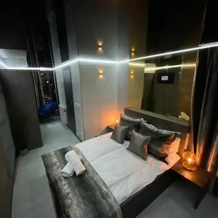 Apartment Houseboat Porta Mare - *
